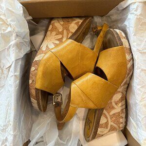 Söfft Corrina Wedge Sandals in Lemon Yellow (Size 7.5M)